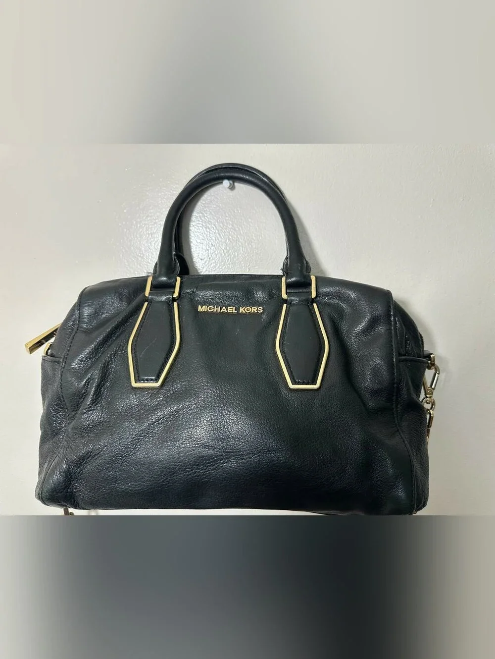 MICHAEL Michael Kors Vanessa Medium Chain Satchel in Black